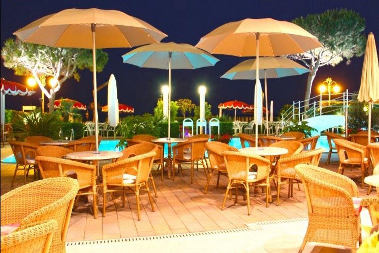 Ruhl Beach Hotel & Suites Лидо-ди-Езоло Экстерьер фото
