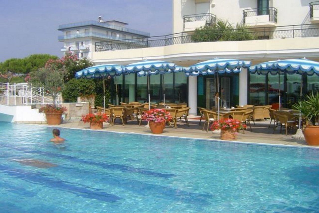 Ruhl Beach Hotel & Suites Лидо-ди-Езоло Экстерьер фото